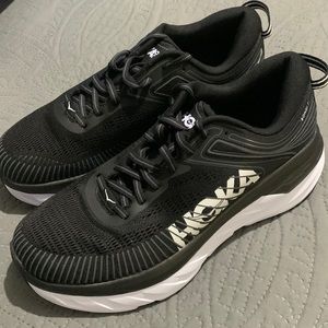 NIB Woman Hoka Bondi 7 Running Shoes size 9